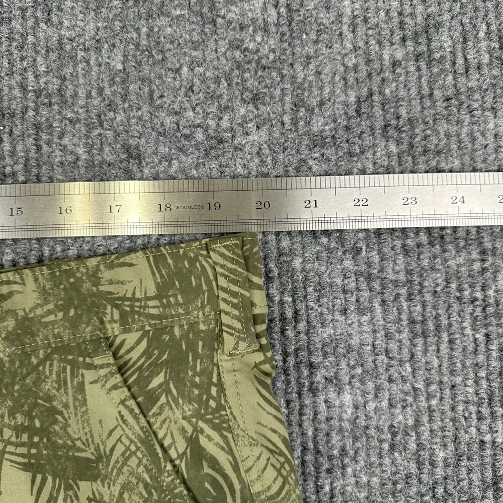 Eddie Bauer Travex Mens 40 Shorts Olive Green Tropical Palm Leaf‎ Print Hiking